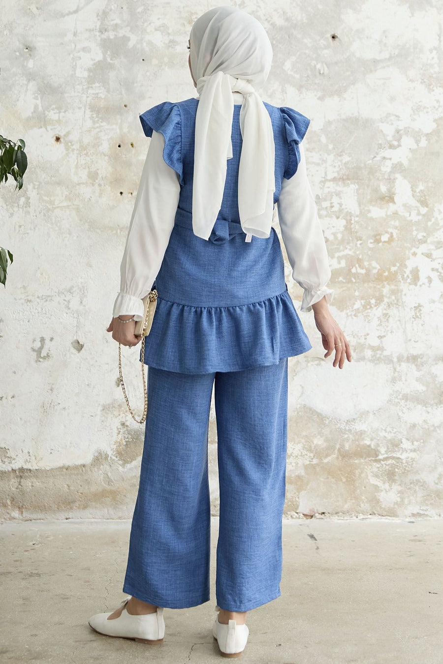 Triple Set with Ruffle on the Shoulder