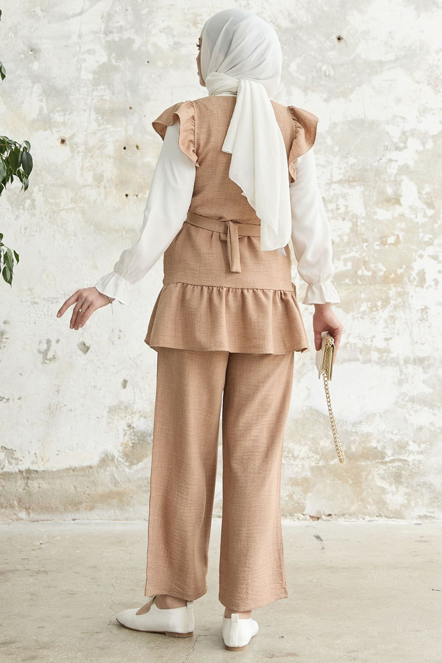 Triple Set with Ruffle on the Shoulder