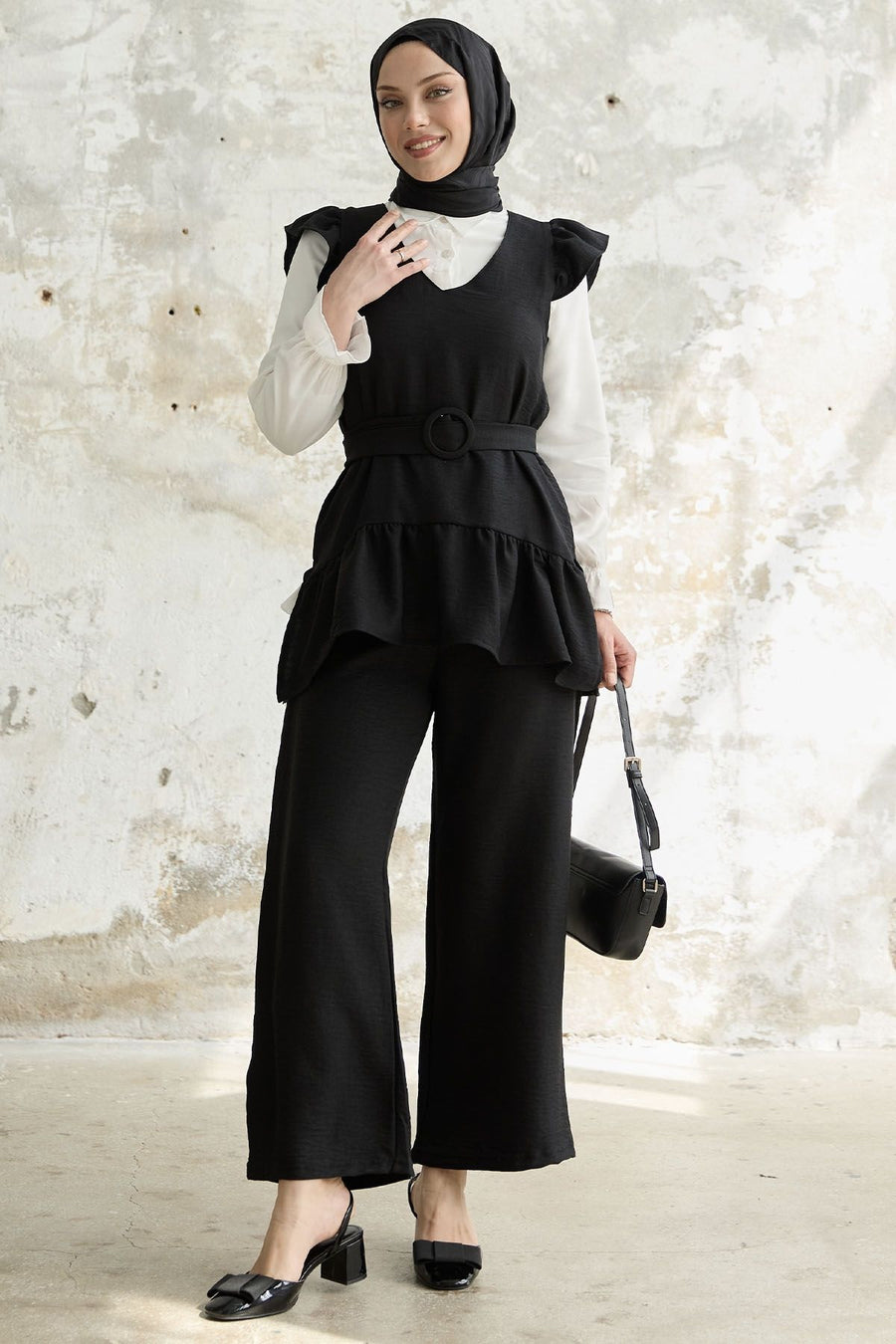 Triple Set with Ruffle on the Shoulder