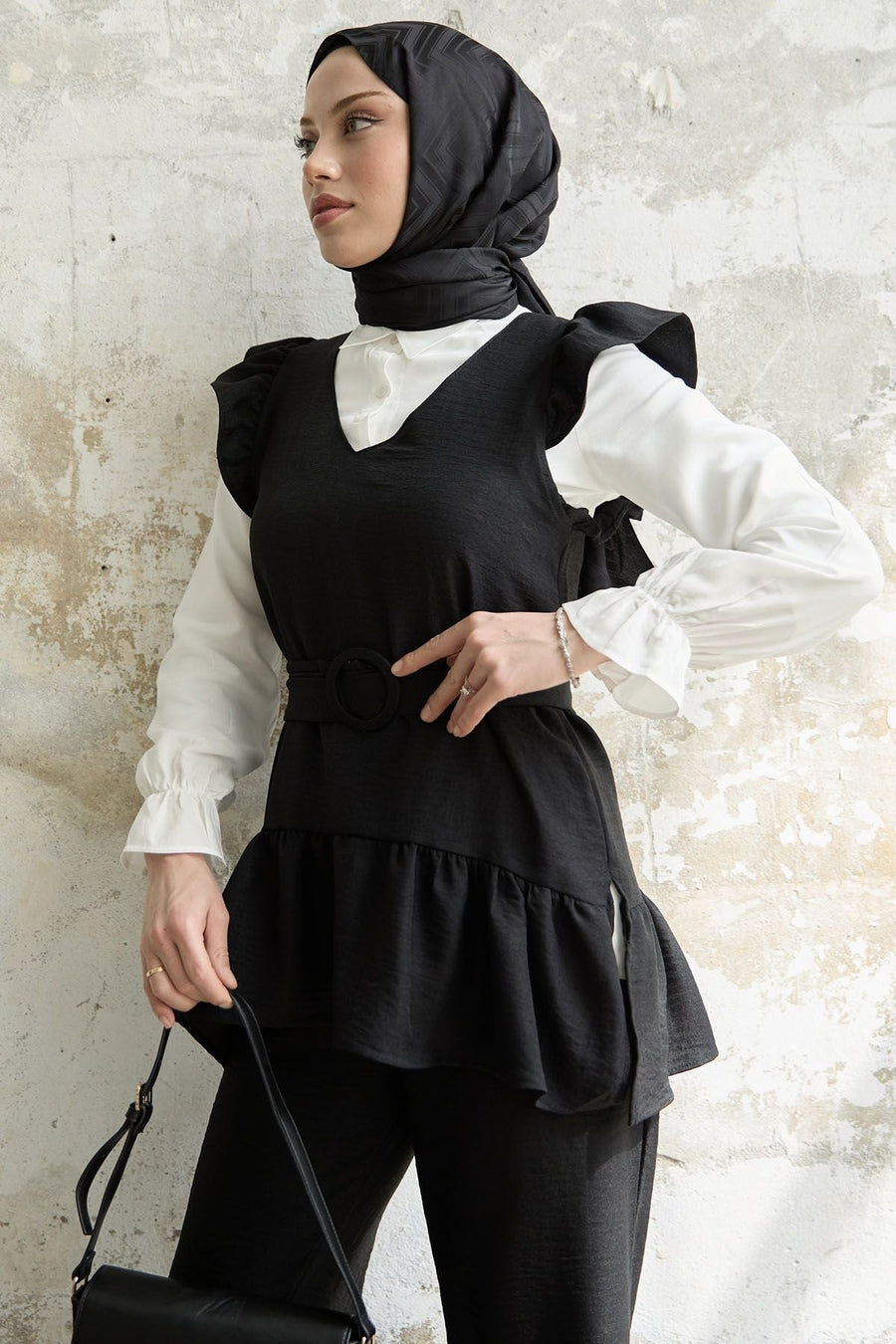 Triple Set with Ruffle on the Shoulder