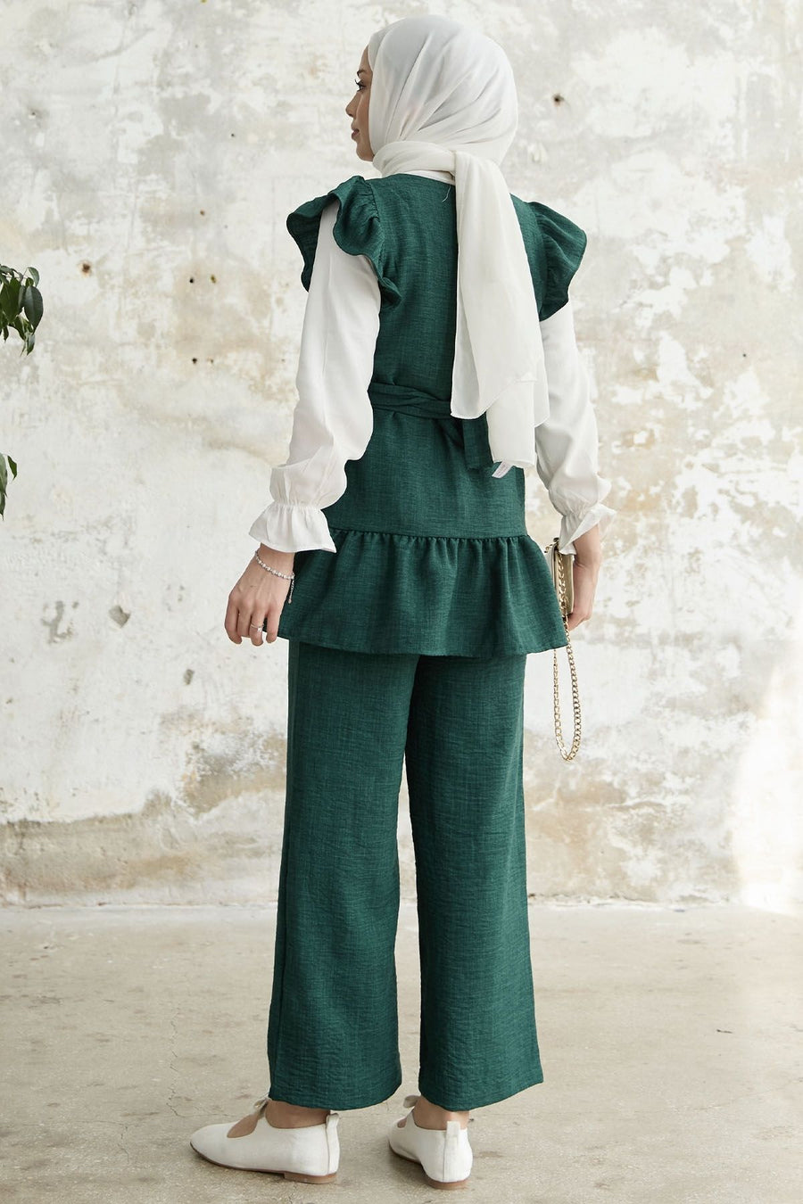 Triple Set with Ruffle on the Shoulder