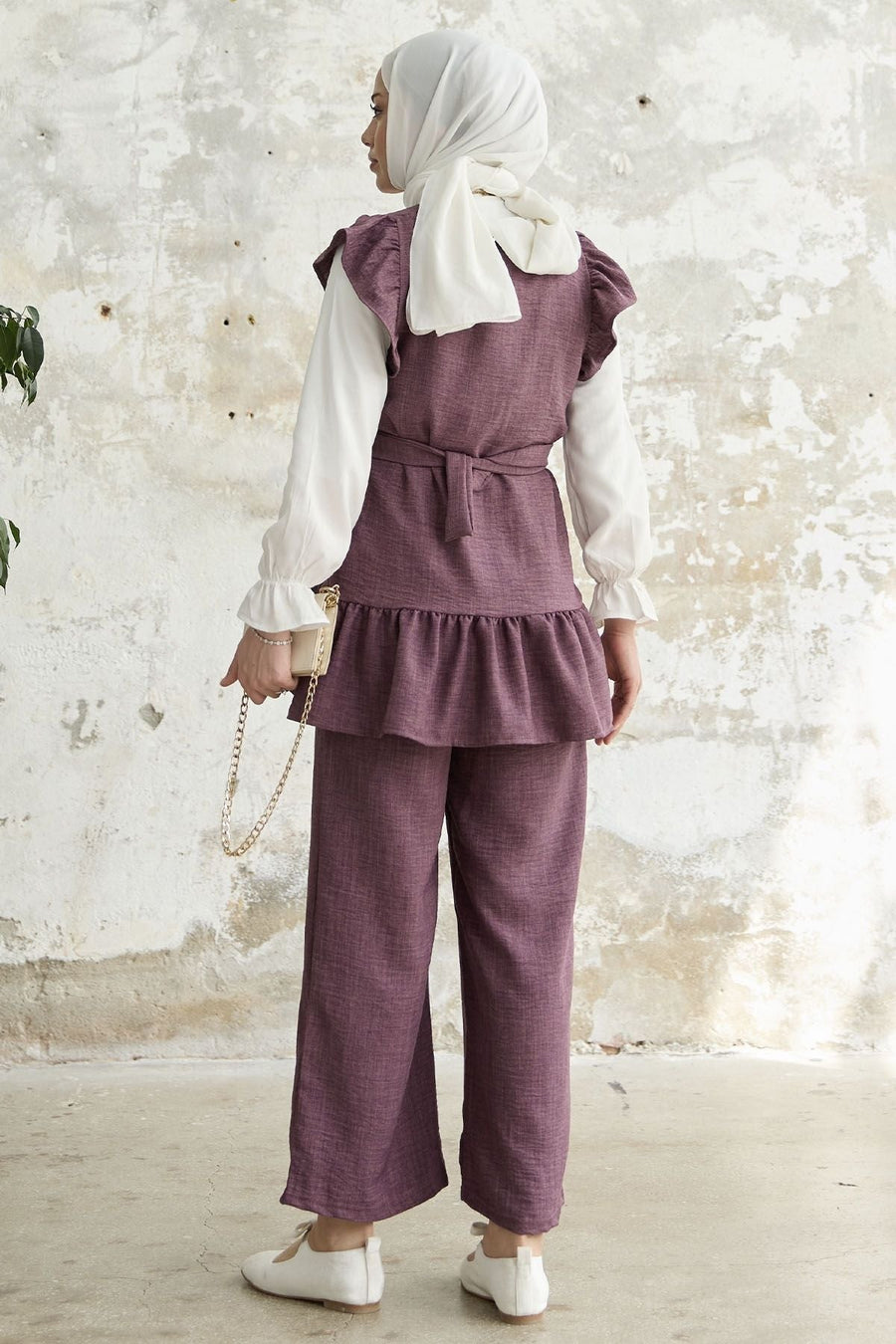 Triple Set with Ruffle on the Shoulder